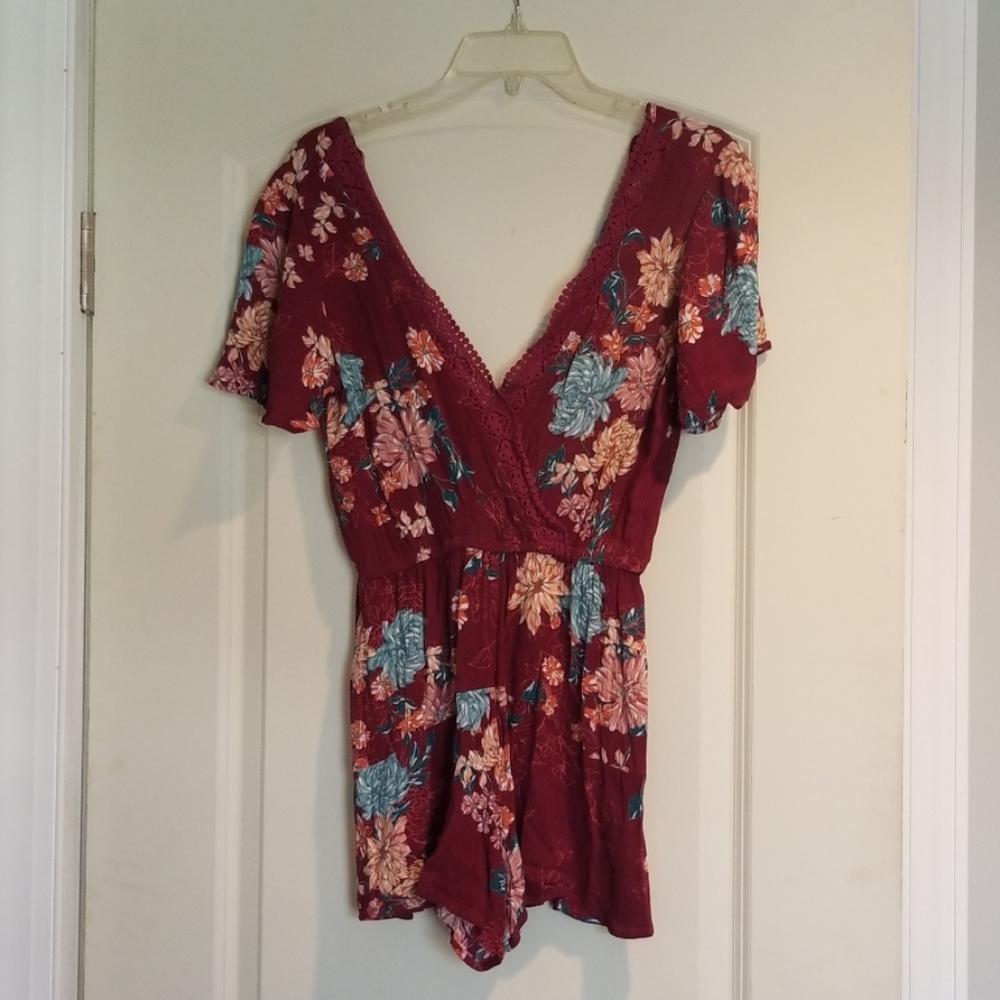 Women's maroon floral romper size small